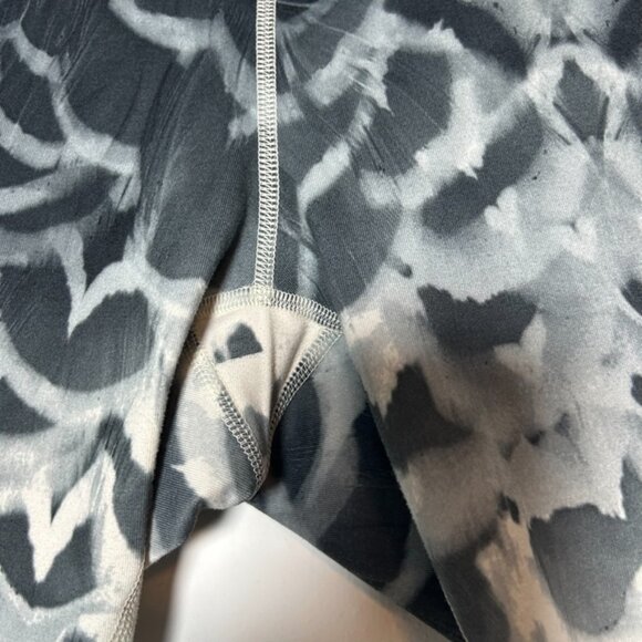 Lululemon Wunder Under Cropped Leggings - Snowy Owl / Angel Wing Print - Picture 3 of 9